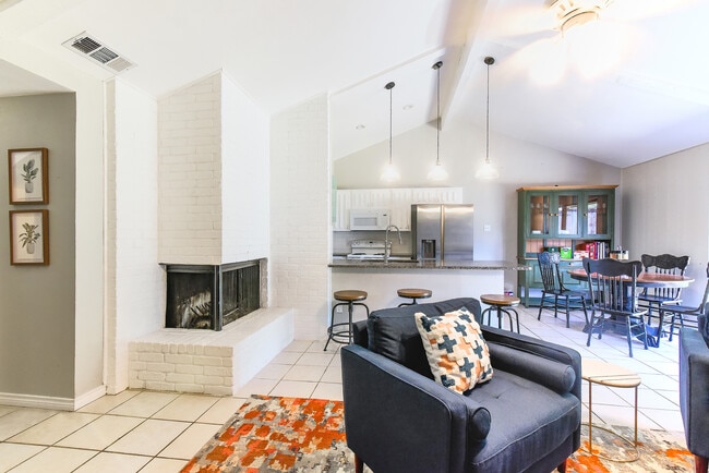 Photo - 2013 Plymouth Rock Dr