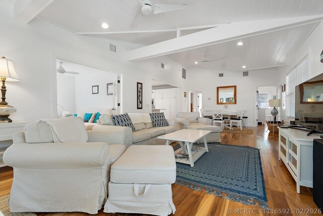 Photo - 461 Jupiter Ln