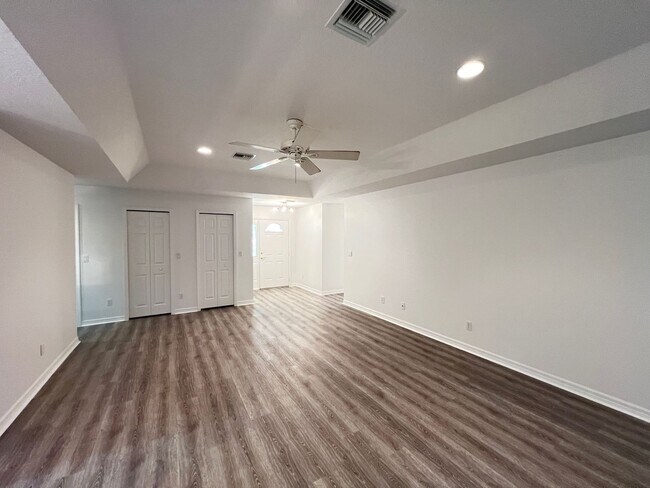 Photo - Beautifully Updated 3BR/2BA Home with Modern Finishes in Lake View Village - Lawncare included!