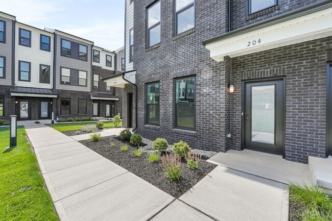 Building Photo - 204 Lyla Ln