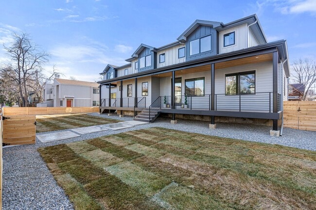 Building Photo - Luxuriously Furnished Modern Farmhouse in ...