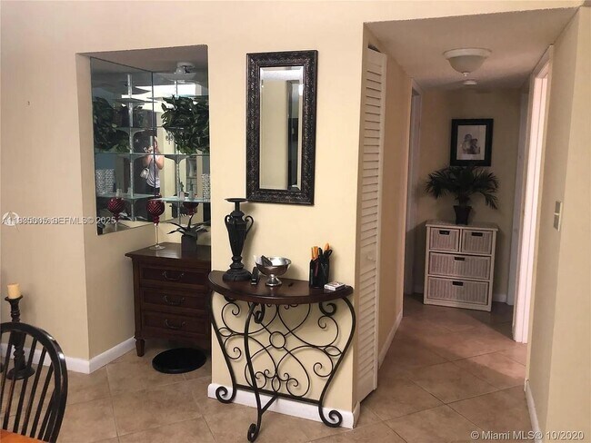 Photo - 9440 SW 8th St Unidad 402