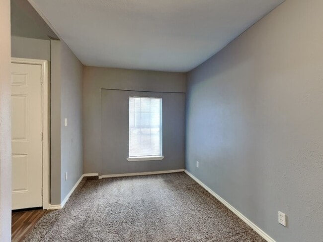 Photo - 2405 Cripple Creek Dr