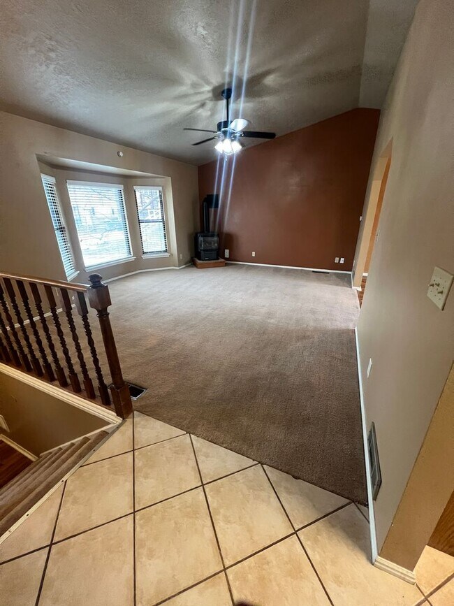 Photo - 3 Bedroom 3 Bathroom Highland area home.