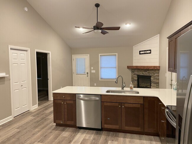 Photo - 505 Townhomes Pl