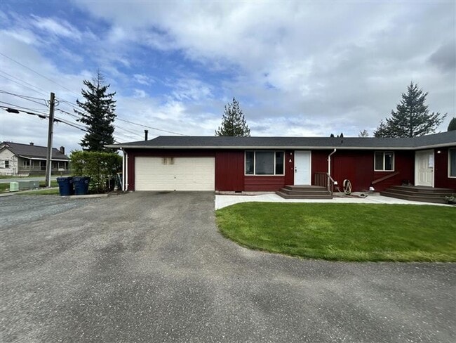 Building Photo - 550 Front St Unit A