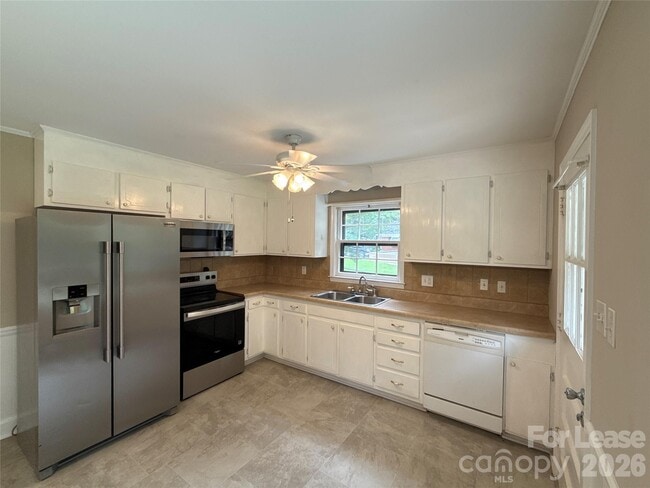 Photo - 1427 Churchill Dr