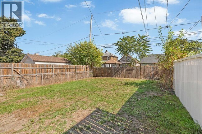 Photo - 842-844 ELLROSE AVENUE