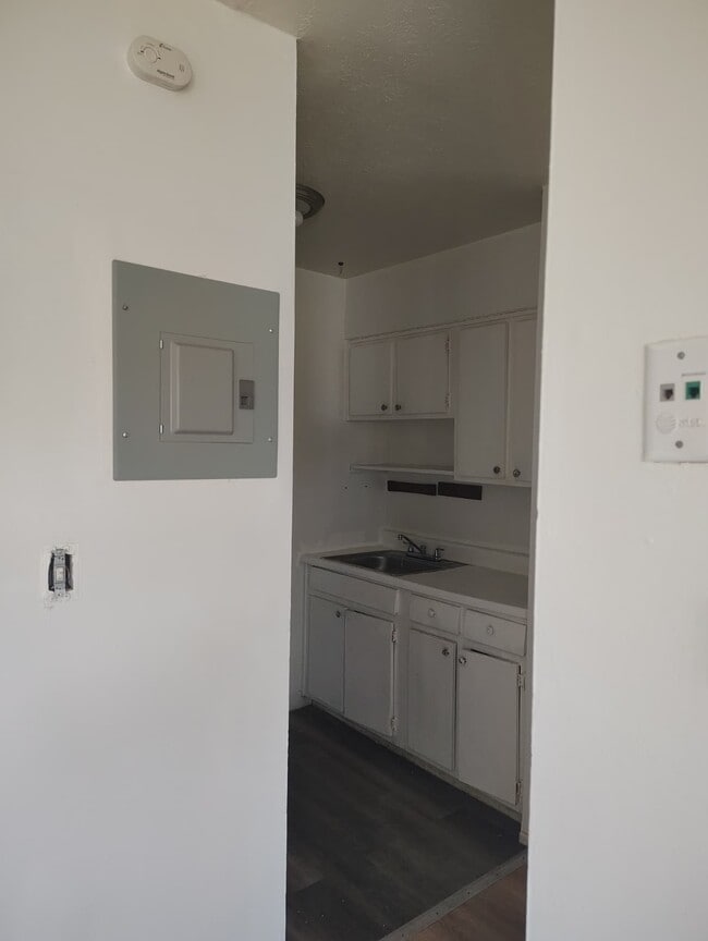 3265 W 143rd St Unit 205