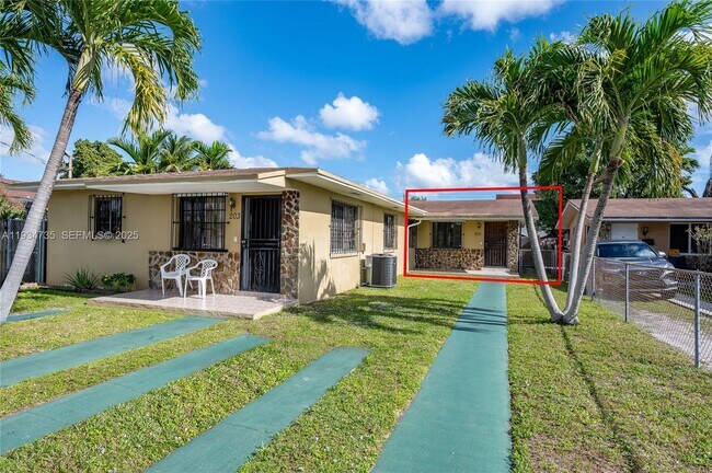 Building Photo - 201 NW 34th Ave Unit 201