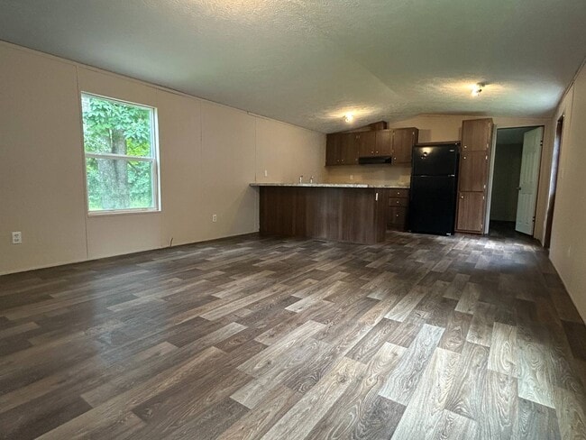 Photo - 302 Autumn Ln