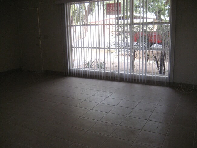 Building Photo - 3779 N Tuttle Ave Unit 3779 Rental