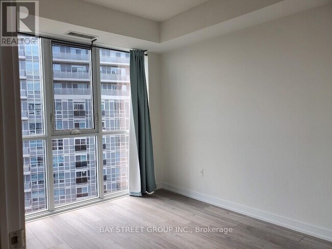 Photo - 225 Village Green Square Unité 2905