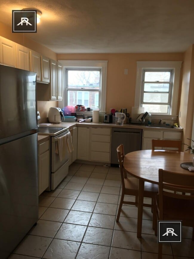 4 bedroom in Brookline MA 02446 - 4 bedroom in Brookline MA 02446 Condo