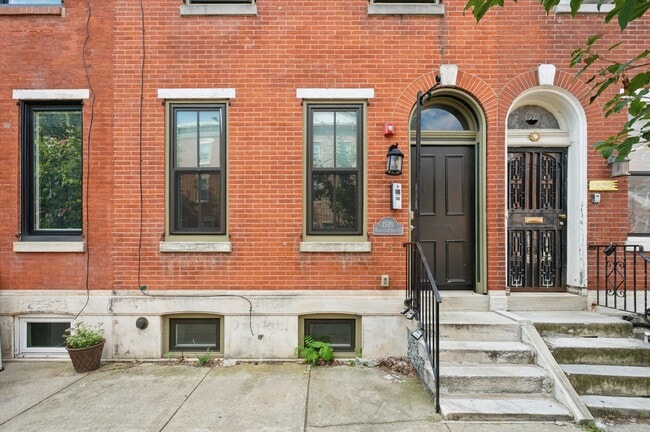 Building Photo - 1530 Christian St Rental