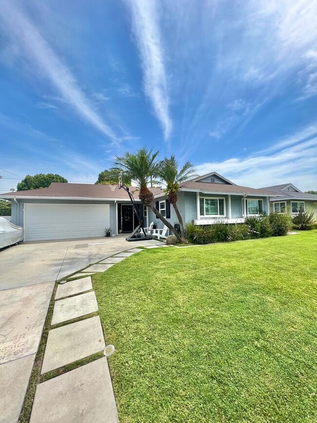 Spacious Remodeled Home Near El Dorado Park - Spacious Remodeled Home Near El Dorado Park