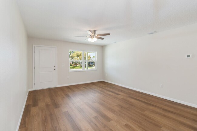 Photo - MOVE IN SPECIAL-Beautiful Newly Renovated 2/1 Duplex in St. Cloud Close To Lakefront