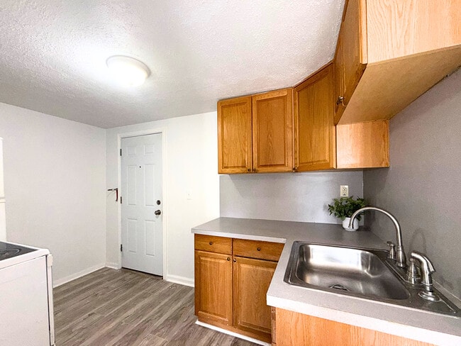 Photo - 29222 Grand River Ave