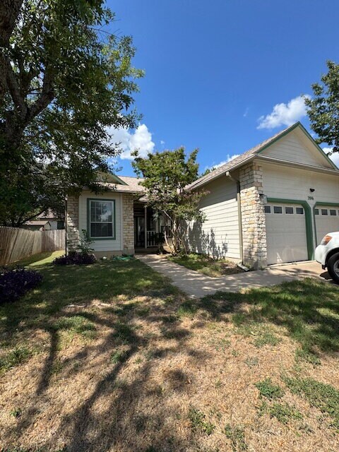 Building Photo - "Charming 3-Bed, 2-Bath Home with 1,303 Sq...