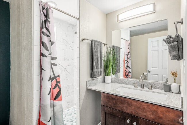 Traditional One Bedroom Apartment - 560SF - Bathroom - Claremont Apartments