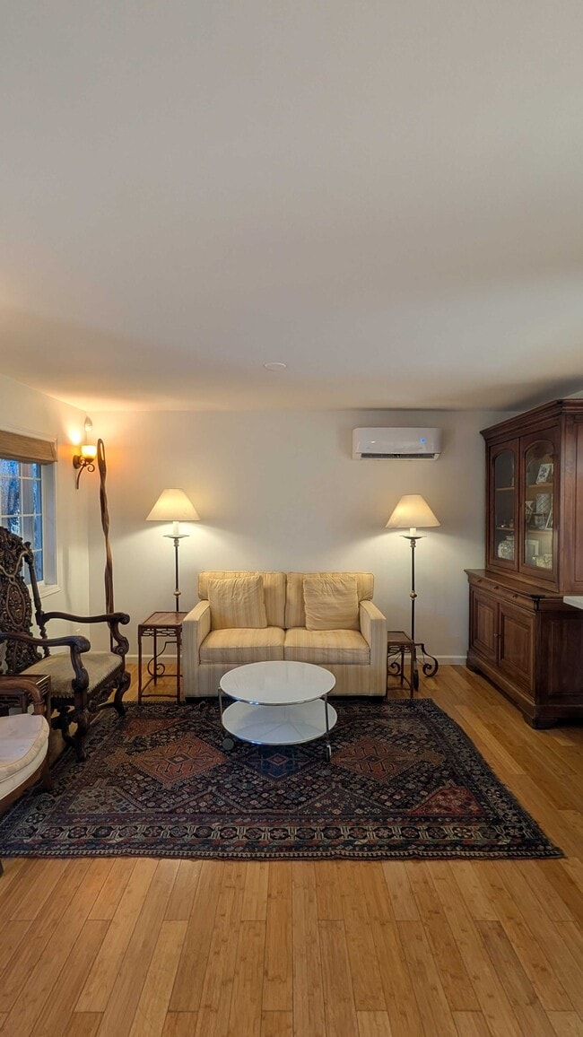 Photo - 402 Haydon St