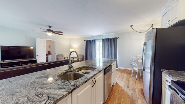 Photo - 1115 Eisenhower Dr