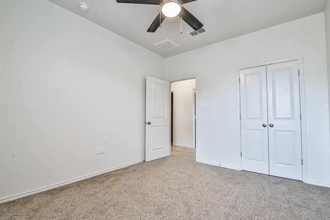 Photo - 5636 Lehigh St