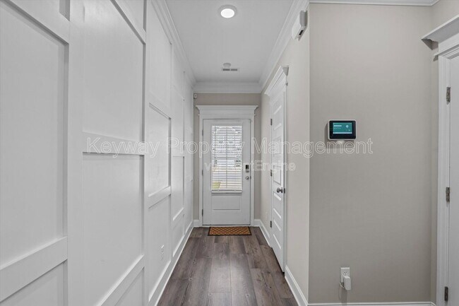 Photo - 1043 Linsmore Ave