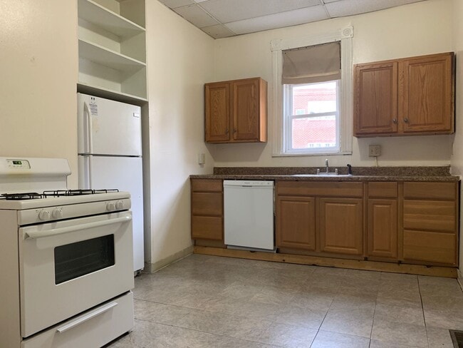 Photo - Downtown House - 6 Bedroom/ 2 Bathroom Lar...