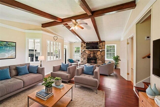 Photo - 498 Cole Dr SW