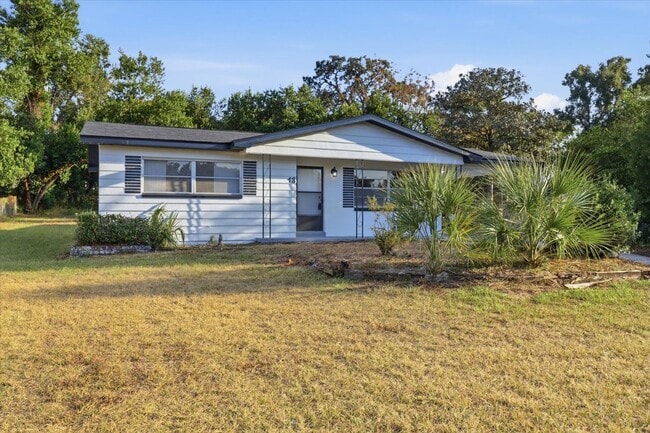 Building Photo - Charming Florida 2 Bedroom Bungalow with an Additional Bonus/Sunroom, Covered Parking & Patio