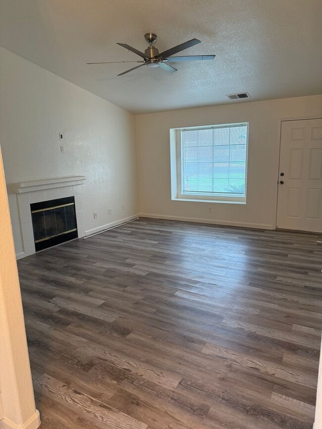 Photo - Charming 3 bedroom 2 bathroom home located in Corcoran