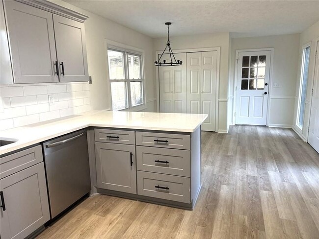 Photo - 2305 Eastgate Dr SW