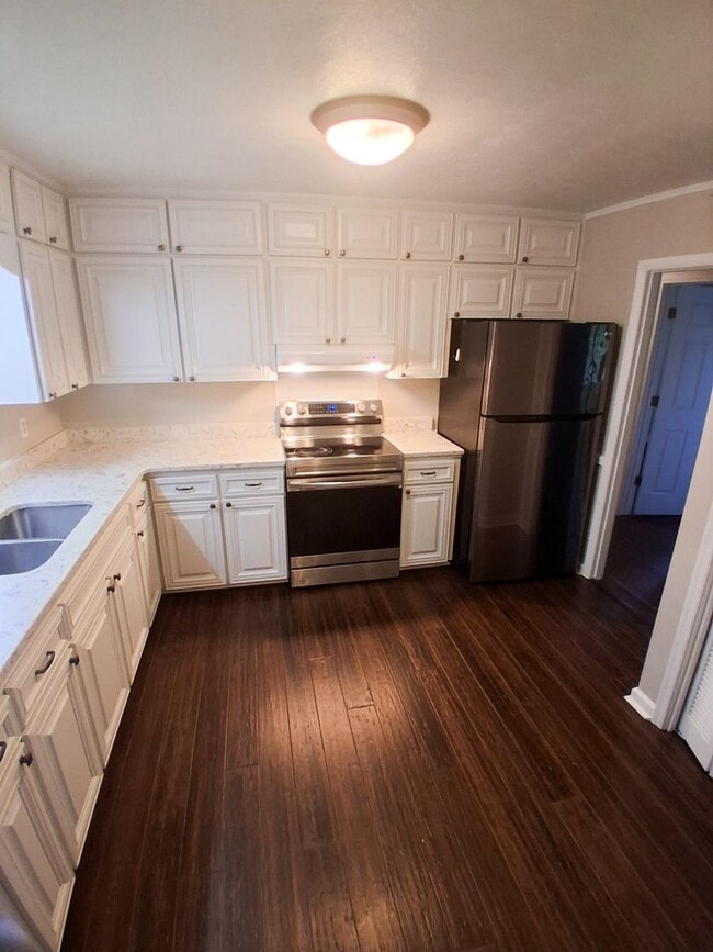 Photo - MOVE IN SPECIAL: $300 OFF FIRST MONTH'S RENT