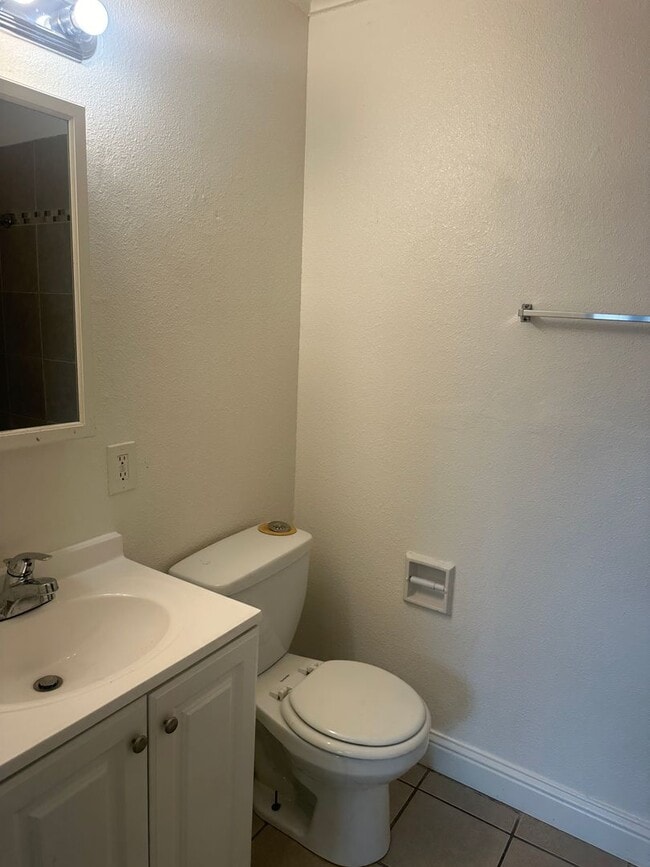 Photo - 6614 Bancroft Ave Unit #6616