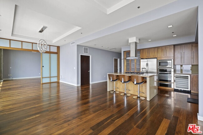 Building Photo - 1100 S Hope St Unit PH205 Rental