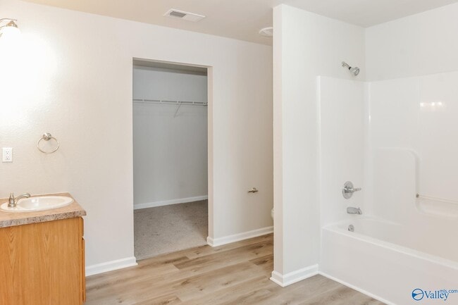 Photo - 215 Farmington Dr