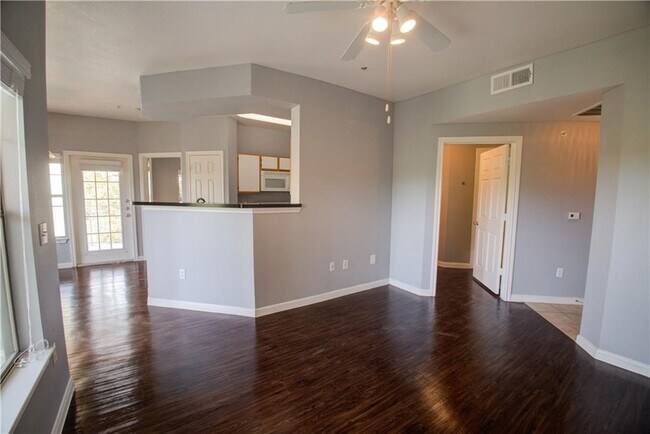 Living Room - 2320 Gracy Farms Ln Condo Unit 1024