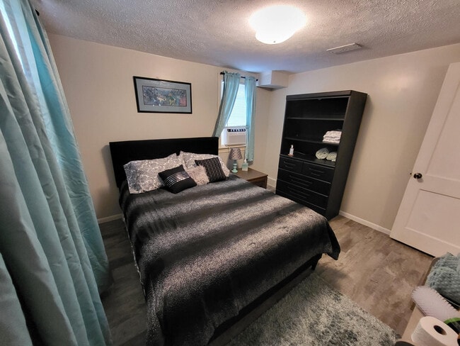 Photo - 4622 Cass St