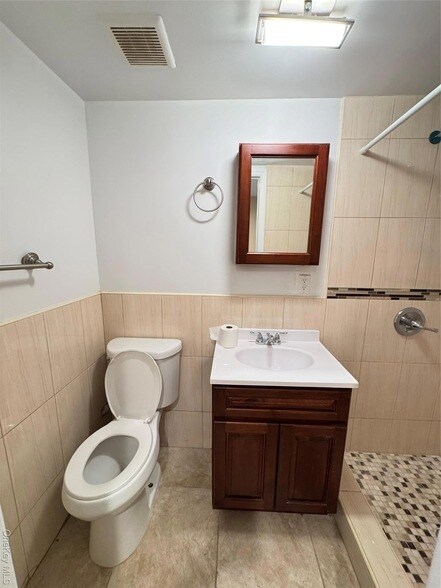 Photo - 1019 E 230th St Unit gd floor