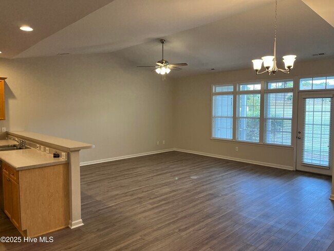 Photo - 5118 Elton Dr SE