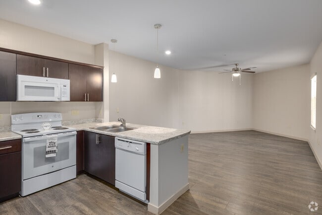 2BR, 1BA - 906SF - Kitchen/Living Room