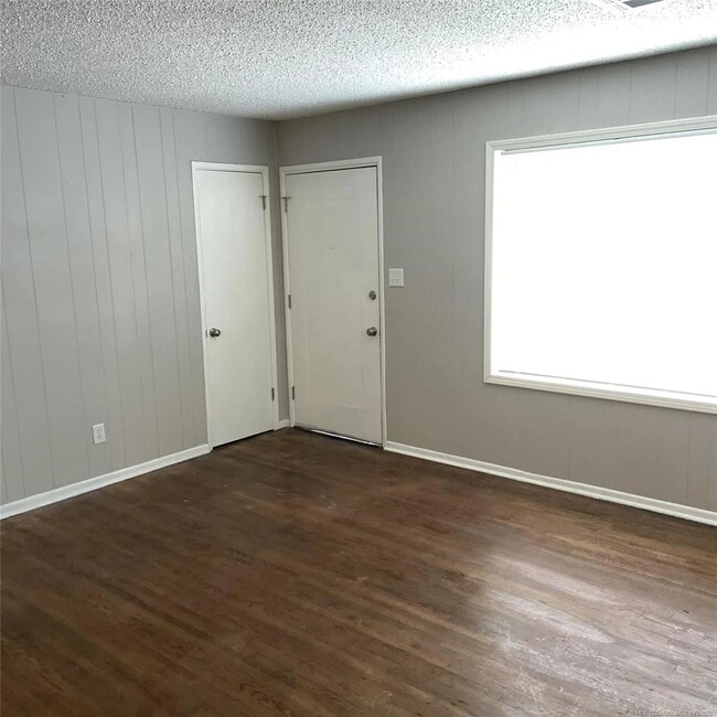 Photo - 1047 N Louisville Ave