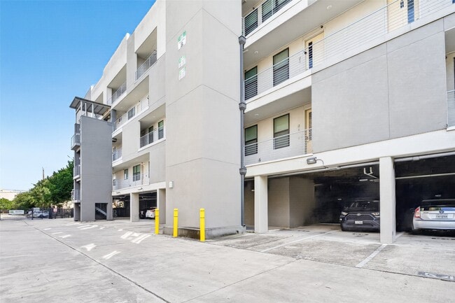 Photo - 2401 Crawford St Unit B209