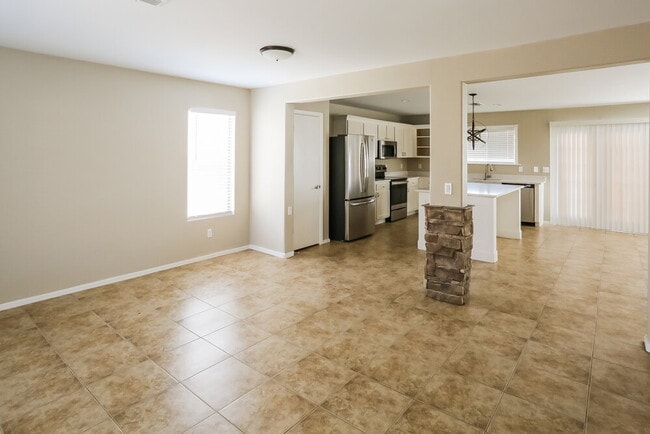 Photo - 10425 W Miami St