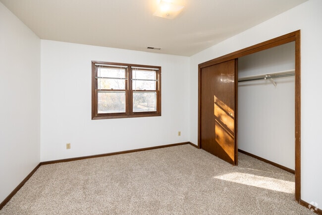 1BR, 1BA - 575 SF - Bedroom