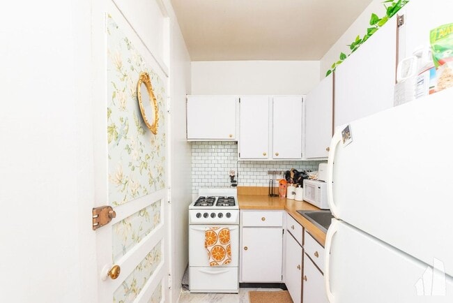 Building Photo - 3024 N Halsted St Unit 38-3C