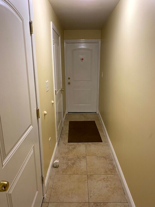 Enteryway to Apt - 219 Congress St Unit 1