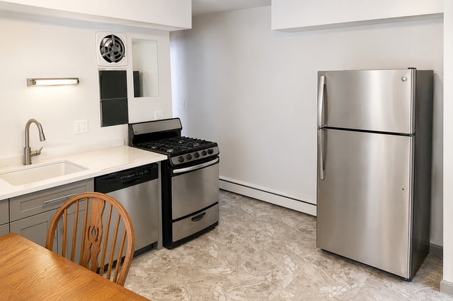 Building Photo - Garfield Street Triplex Unit 3
