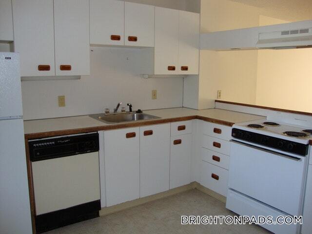 Photo - 146 N Beacon St Unidad B1